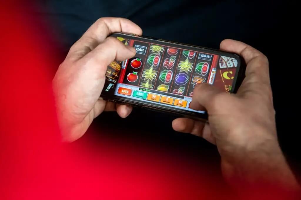 Banner com vários logos de jogos de caça-níqueis
